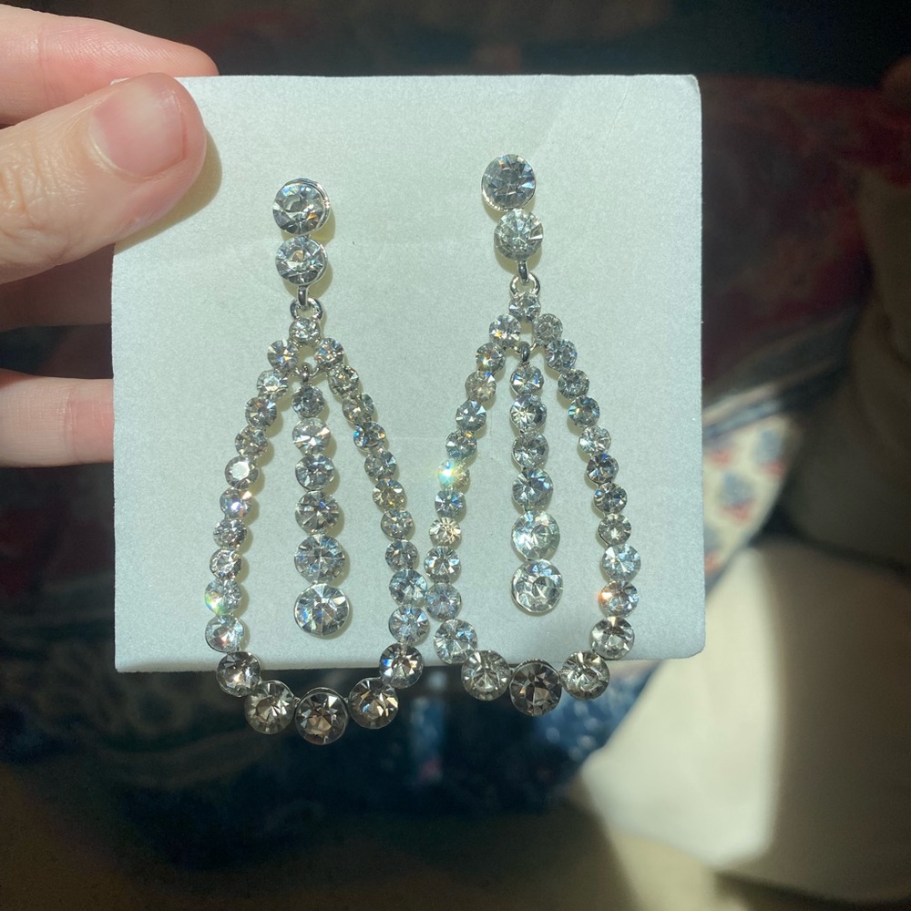 Costume jewelry earring